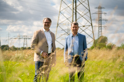 WEMAG-Vorstände Thomas Murche und Caspar Baumgart blicken optimistisch auf die Entwicklung der Netzentgelte im WEMAG Netzgebiet. Foto: WEMAG/SKRmedia (Bild vergrößern)