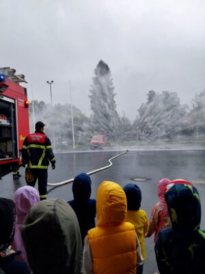Kinderhaus St. Martin zu Besuch bei der Feuerwehr Coswig (Bild vergrößern)