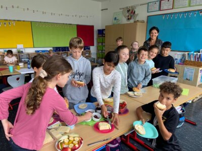 Gemeinsames Frühstück mit den Klassen 3a und 3b