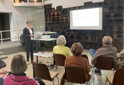 Vortrag "digitale Bankgeschäfte - schnell, einfach und sicher" im Glasmuseum (Bild vergrößern)
