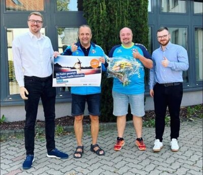 Meldung: 2000-Euro-Scheck Volksbank-Filiale Wanzleben