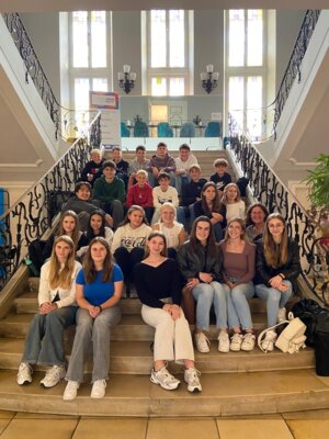 Gruppenfoto aller Preisträgerinnen und Preisträger