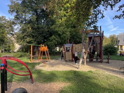 Link zu: Große Freude im Park: Neue Spielelemente an der Spielburg! ��