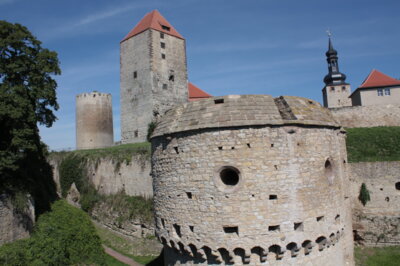 Außenansicht der Burg Querfurt mit Burgmauern und Südbastion