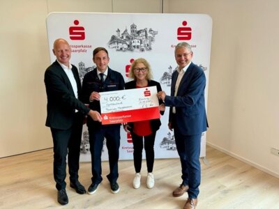 Foto zur Meldung: Die Kreissparkasse Saarpfalz hat die Einsatzkräfte der Freiwilligen Feuerwehr im Saarpfalz-Kreis mit einer großzügigen Spende von insgesamt 25.000 Euro gewürdigt.