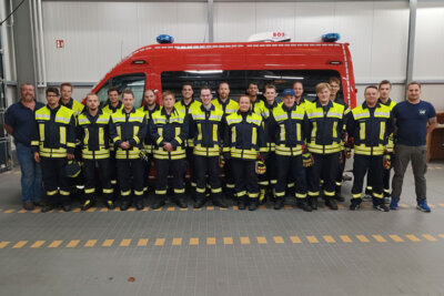 Neue Sprechfunker für die Feuerwehr (Bild vergrößern)