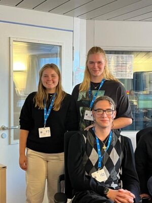 Schüler der Klasse 10aM beim Nachrichtentag des BR (Bild vergrößern)