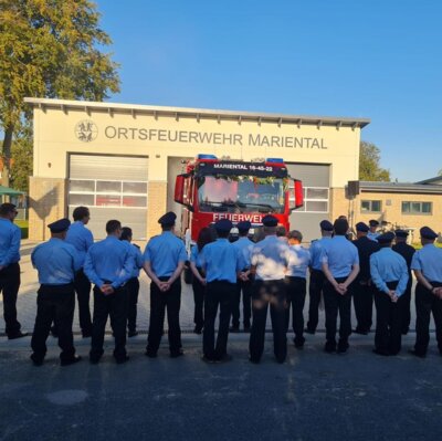 Feuerwehr Mariental nimmt neues Löschfahrzeug offiziell in Empfang (Bild: Freiwillige Feuerwehr Mariental)