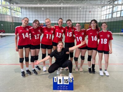 Unsere Volleyballer feiern Siege! (Bild vergrößern)