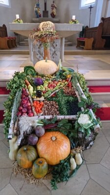 Erntedank in "Zur Schmerzhaften Mutter" 2024 (Bild vergrößern)