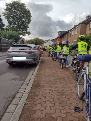 Sicher auf dem Fahrrad – Verkehrstraining im 4. Jahrgang (Bild vergrößern)