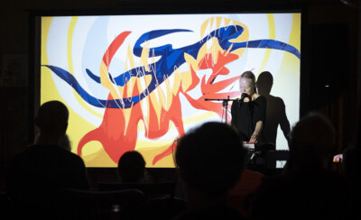 Foto zur Meldung: Konzert mit Livekunst: Das Duo „Linebug“ zu Gast  in der Stadtbibliothek BONA