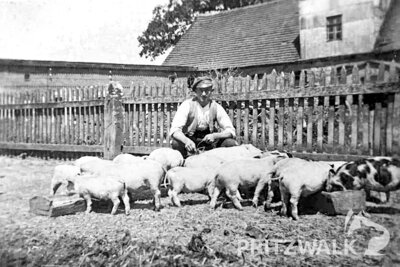Auf dem Gutshof in Groß Pankow. Foto: Archiv Andrea Onken (Bild vergrößern)