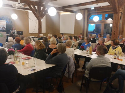 geschmackvoller Vortrag / LandFrauenverein Kirchgellersen (Bild vergrößern)