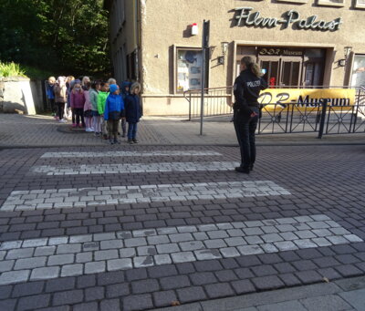 Polizeiprojekt "Verkehrserziehung" & "Ansprechen Fremder" (Bild vergrößern)