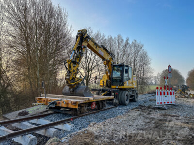 Erst kürzlich wurden die Bahnübergange auf der Strecke Pritzwalk-Meyenburg saniert. Foto: Katja Zeiger (Bild vergrößern)