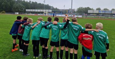 Fußballverrückte Jungs aus der Grundschule Ludwig-Achim-von-Arnim (Bild vergrößern)