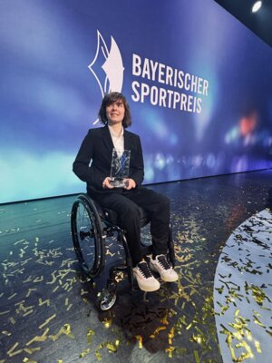 Auszeichnung für Denise Hutter (Bild vergr&ouml;&szlig;ern)
