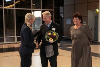 Foto zur Meldung: Feierliche Übergabe der Ehrennadel der Stadt Laage