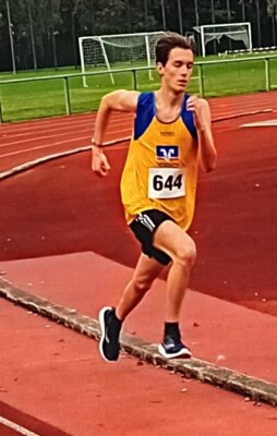 Jonas Fuchs erster Erfolg über 600m beim DJK-Herbstsportfest
