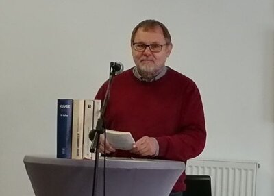 Foto zur Meldung: Ein Bouquet der Assoziationen: Vergnüglich philosophische Lesung mit Dr. Thomas Dahms
