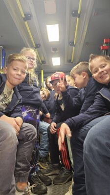 Kinderfeuerwehr besucht die Berufsfeuerwehr