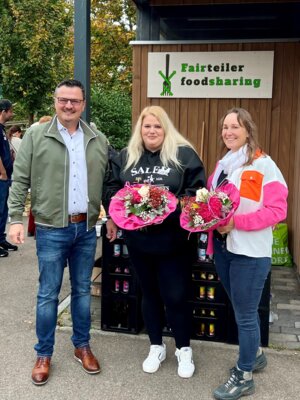 Bei der Eröffnung v.l.n.r.: Bürgermeister Adrian Schmidle, Sabrina Baumgartner u. Isabelle Mainka (Bild vergrößern)