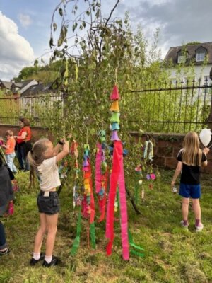Bunt geschmückt in den Mai (Bild vergrößern)