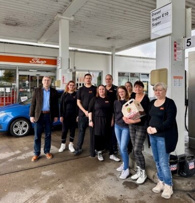 Foto: Dr. Oliver Hermann, Charleen Starke, Alexander Schäffner, Sarah Gall, Bernd Gilch, Evelyn Legart, Peggy Baumann, Rosemarie Ziesche und Ilka Arnoldt | Foto: Gabriele Hahn (Bild vergrößern)