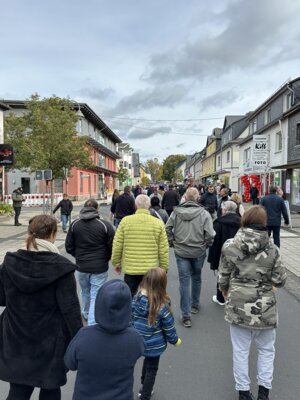 Ein Blick in die Rhein-Mosel-Straße am 13.10.2024 (verkaufsoffener Sonntag) (Foto: Tanja Petry-Berg)