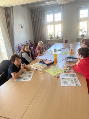 Kinder des Jugendclubs aus Dreetz beim Besuch in der Amtsverwaltung