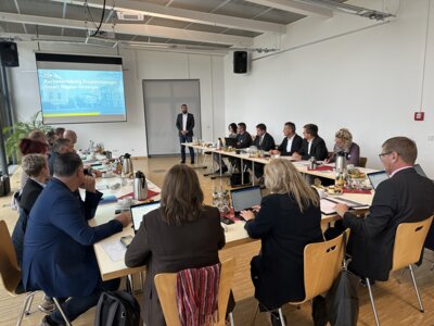 Foto zur Meldung: Auf ein Wort mit dem Landrat - Vertreter der Rathäuser, Amts- und Gemeindeverwaltungen trafen sich in Schipkau
