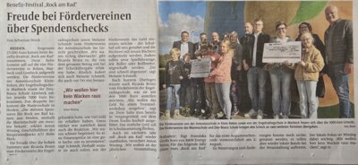 Große Freude über einen Spendenscheck von 5.000 Euro (Bild vergrößern)
