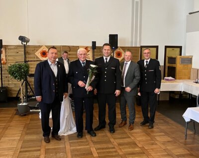 66 Feuerwehrleute der Freiwilligen Feuerwehren des Landkreises für „Treue Dienste“ geehrt (Bild vergrößern)