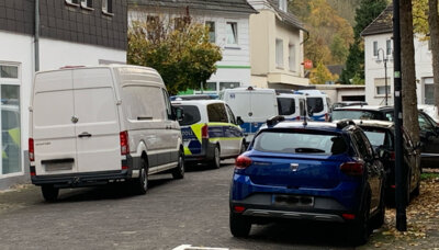 Die Polizei durchsuchte 17 Gebäude in Marsberg. Foto: Mander