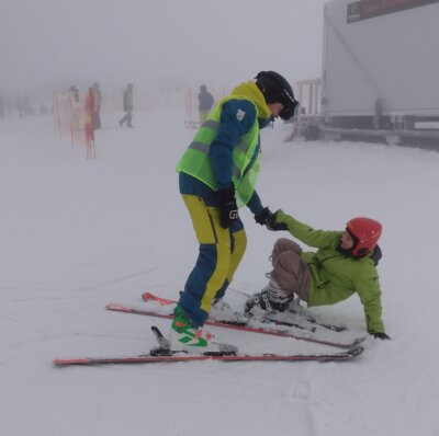 Helfer beim Festival Schulen im Schnee