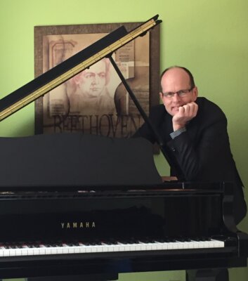 Ein neues Gesicht in der Musikschule - Kirchenmusiker und Klavierpädagoge Thomas Heckel (Bild vergrößern)
