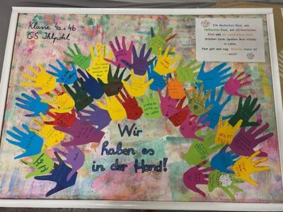 Foto zu Meldung: Unser Beitrag für die Rathausausstellung zum Gedenken an die Reichspogromnacht, erstellt durch unsere ViertklässlerInnen im Rahmen des Sachunterrichts