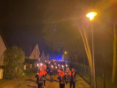 Umzug durch Nennhausen zum Lichterfest 2024 in Nennhausen (Bild vergrößern)