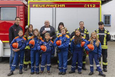Spende an Jugendfeuerwehr (Bild vergrößern)