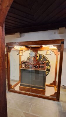 Turmuhr von 1888 steht jetzt im Rathausfoyer