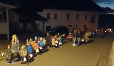 Heute Laternenzug durch Prackenbach