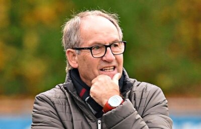 Hat seinen Fußball-Ruhestand beendet: Ex-Profi Hans Fischl (71) steht seit Mitte Oktober beim SV Garham in der Verantwortung. Ob der Ex-Profi auch noch nach dem Winter als Trainer arbeitet, steht indes noch nicht fest. − Foto: Franz Nagl (Bild vergr&ouml;&szlig;ern)