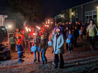Gut besuchtes Laternelaufen (Bild vergrößern)