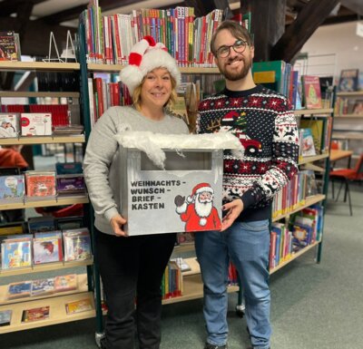Weihnachtswunschbriefkasten in der Stadtbibliothek Fürstenwalde/Spree (Bild vergrößern)
