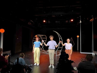 Theaterbesuch der 5. Klassen im emma-Theater (Bild vergrößern)