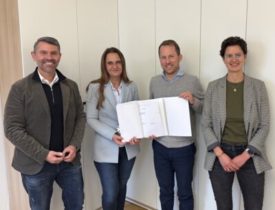 Kommunalberater Stefan Dangel und Leiterin Konzessionen Petra Schweizer von der Netze BW mit Bürgermeister Robert Mellinghoff und Netze BW Regionalmanagerin Verteilnetz Christina Schanne (von links nach rechts)