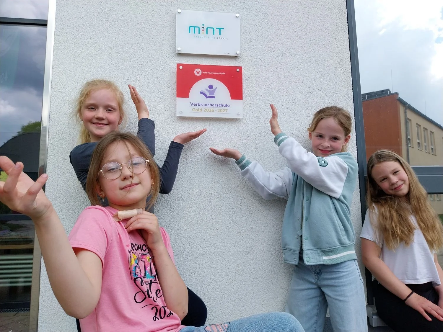 Verbraucherschule-Gold-Schild