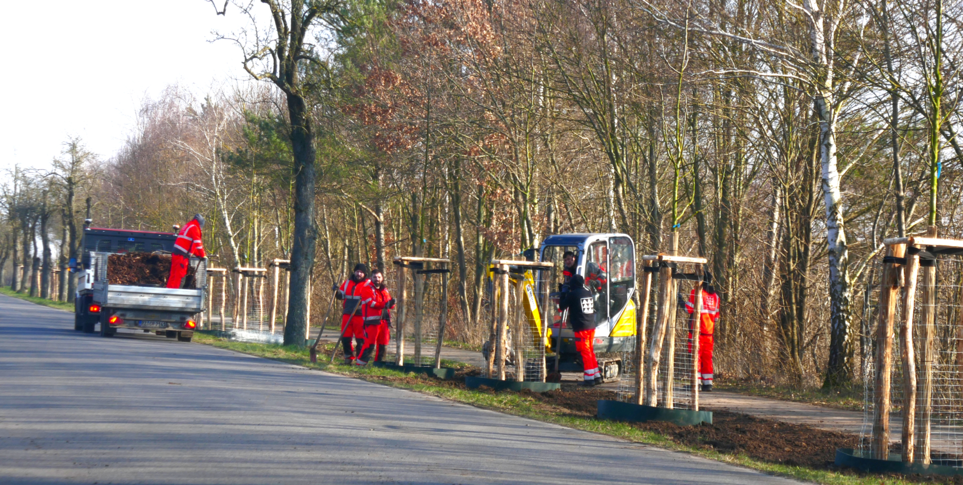 Abschließende Arbeiten bei der Birnbaumallee zwischen Buckow & Großwudicke