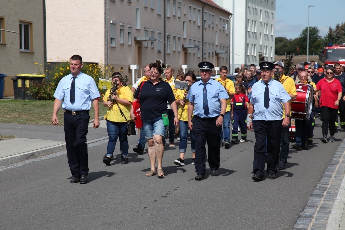  Auch die Feuerwehr Gatterstädt feierte, so wie die Feuerwehren aus Lodersleben, Leimbach und Ziegelroda, ihr 90-jähriges Bestehen.